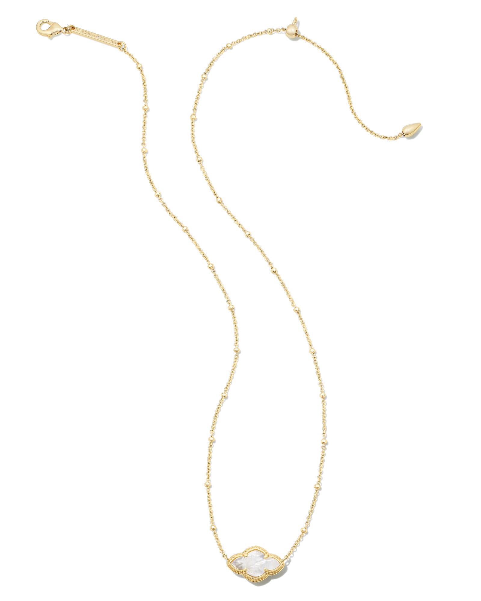 Ari Heart Letter D Gold Short Pendant Necklace