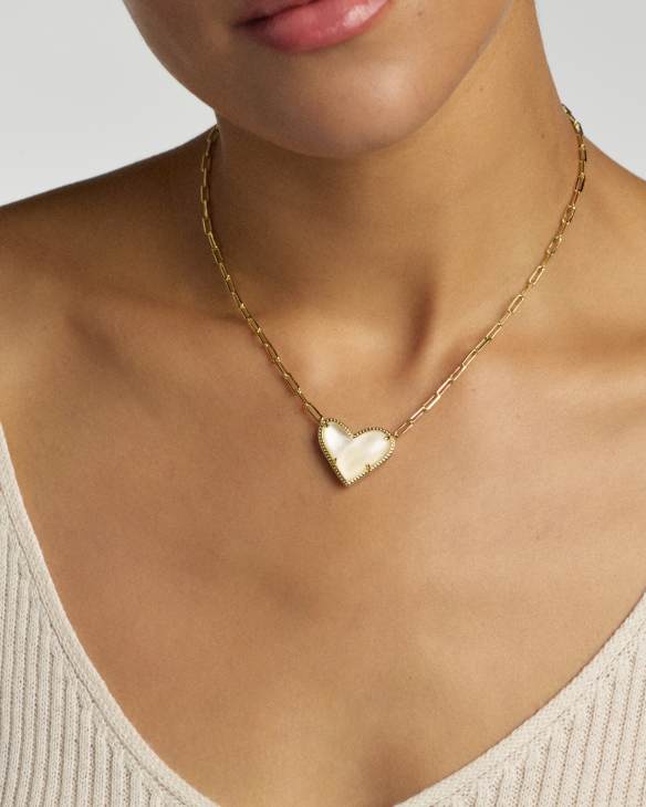 Ari Heart Statement Gold Short Pendant Necklace&nbsp;