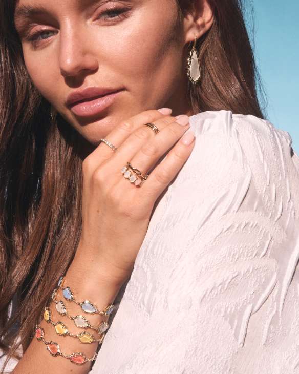 Adriana Scallop Frame Gold Drop Earrings&nbsp;