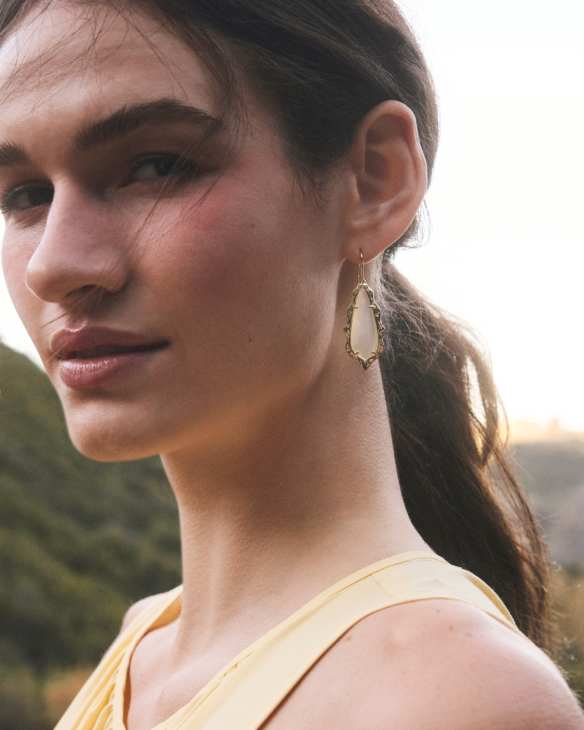 Adriana Scallop Frame Gold Drop Earrings&nbsp;