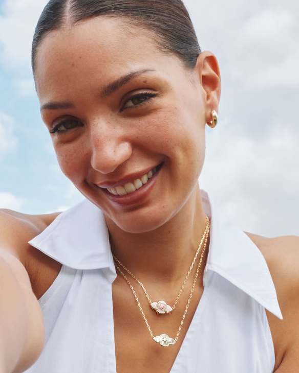 Abbie Medallion Gold Short Pendant Necklace