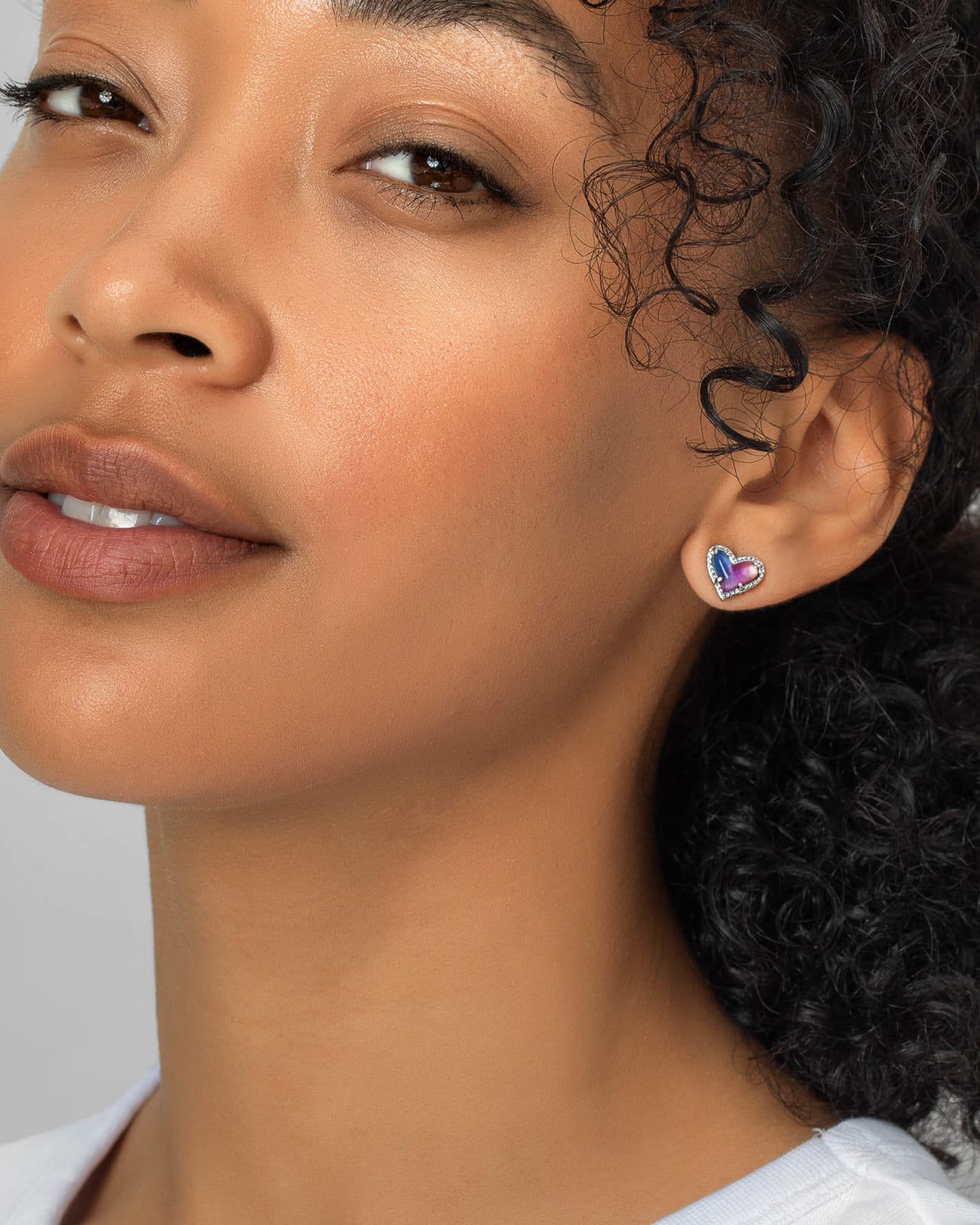 Ari Heart Gold Stud Earrings in Watercolor Illusion Kendra Scott