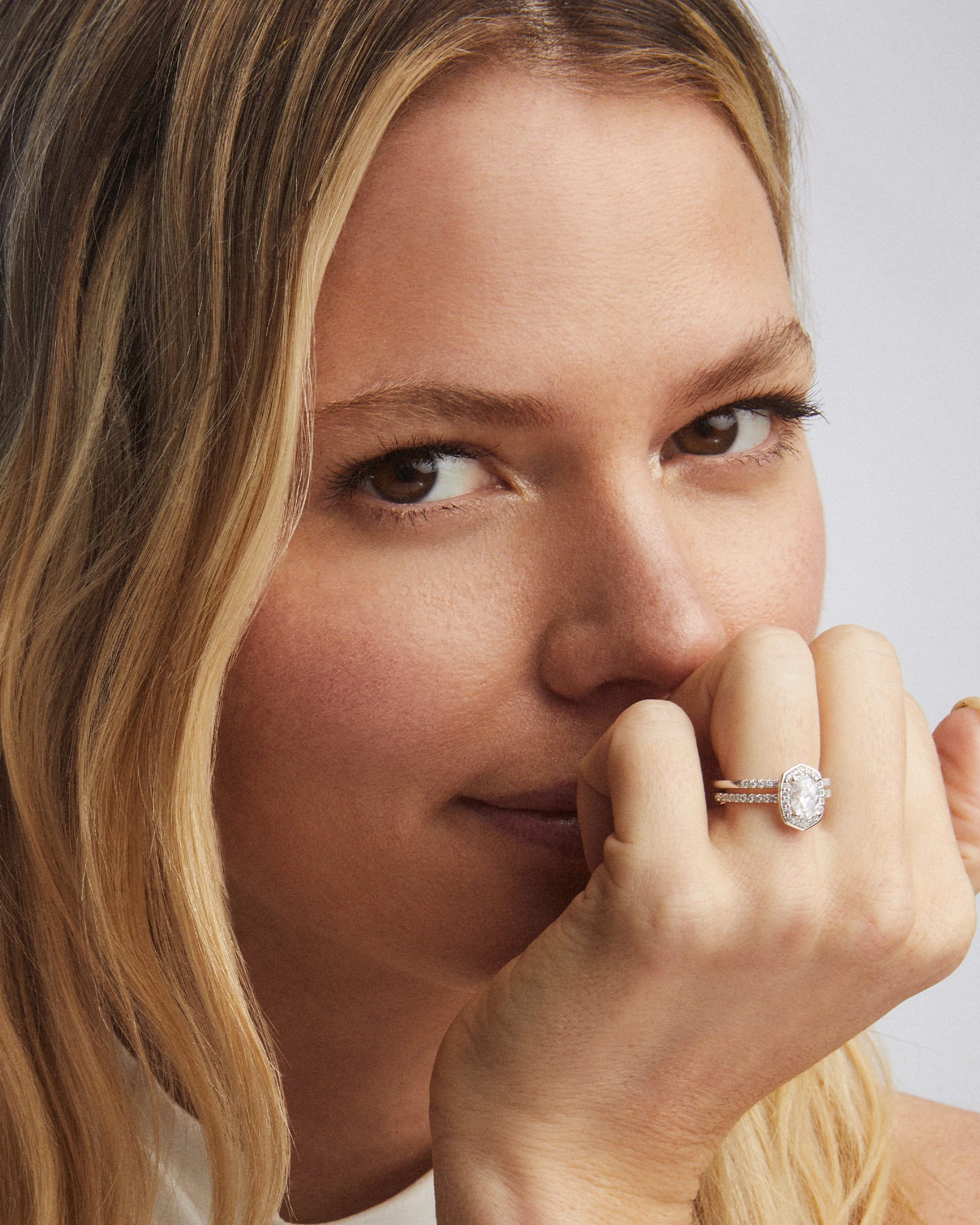 Oval Iconic Halo Engagement Ring in 14k White Gold Kendra Scott