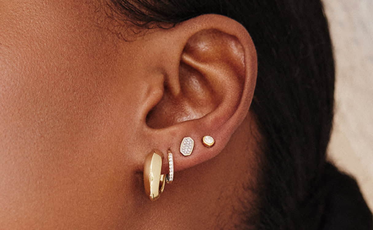 FILIGREE Four leaf clover stud earrings, delicate Stud Earrings, ELEGANT gold earrings, everyday filigree post, sophisticated studs