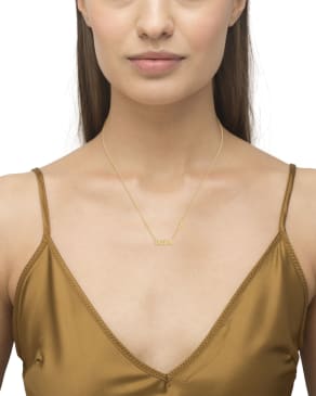 Mom Pendant Necklace in Gold