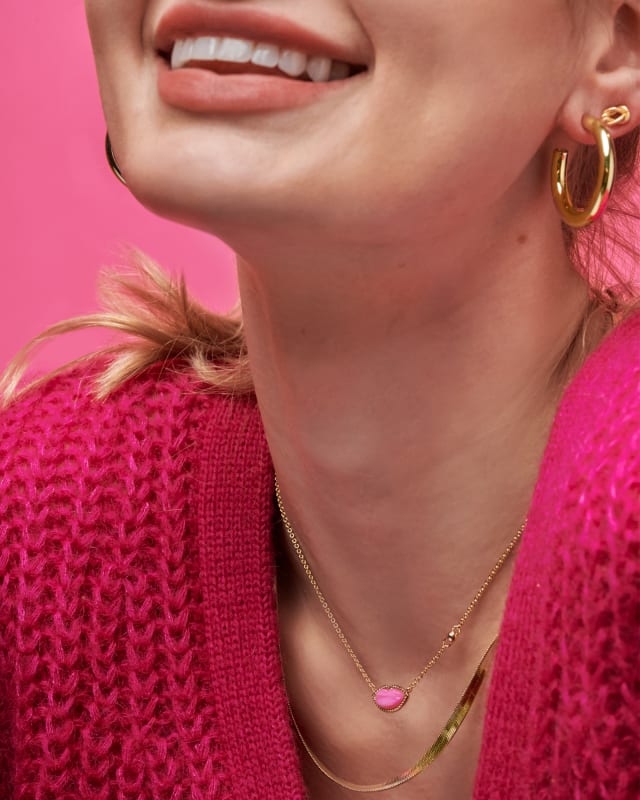 Lips Gold Pendant Necklace in Hot Pink Mother-of-Pearl image number 5.0