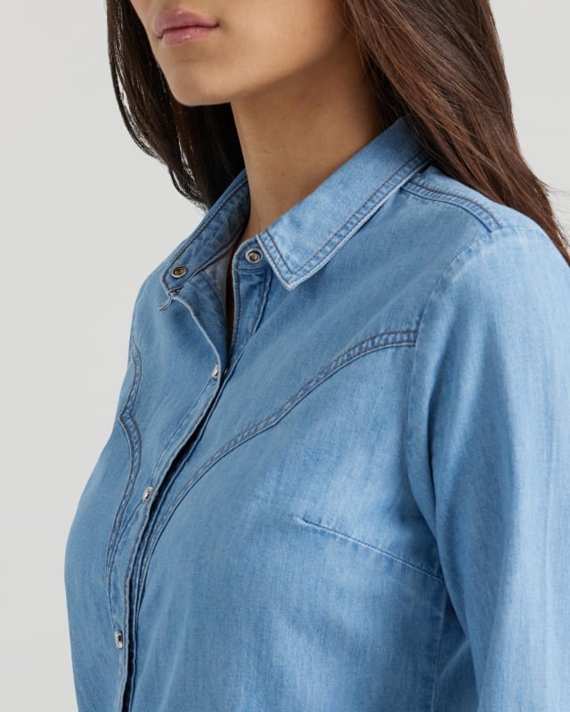 Wrangler® x Yellow Rose by Kendra Scott Denim Western Shirt in Washed Down Medium Blue image number 3.0