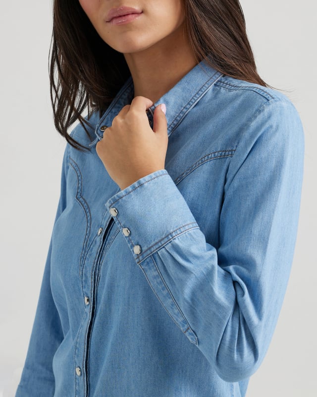 Wrangler® x Yellow Rose by Kendra Scott Denim Western Shirt in Washed Down Medium Blue image number 5.0