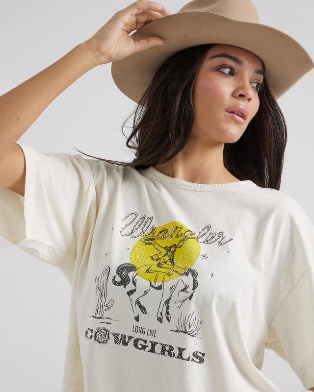 Wrangler® x Yellow Rose by Kendra Scott Boxy Crop Tee in Vanilla Ice