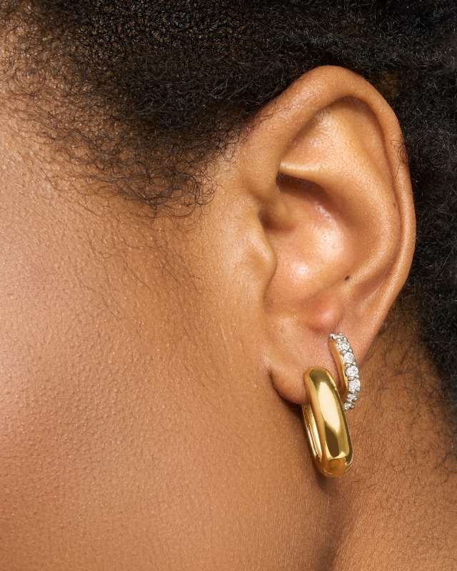 Ellen Wide Huggie Earrings in 18k Gold Vermeil image number 1.0