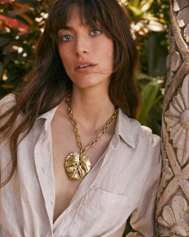 Kayla Vintage Gold Statement Necklace image number 5.0