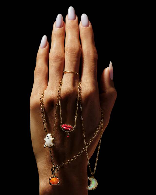 Vampire Gold Short Pendant Necklace