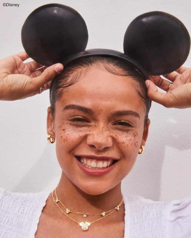 Disney | Kendra Scott Gold Mickey Mouse and Minnie Mouse Strand Necklace in White Crystal image number 3.0