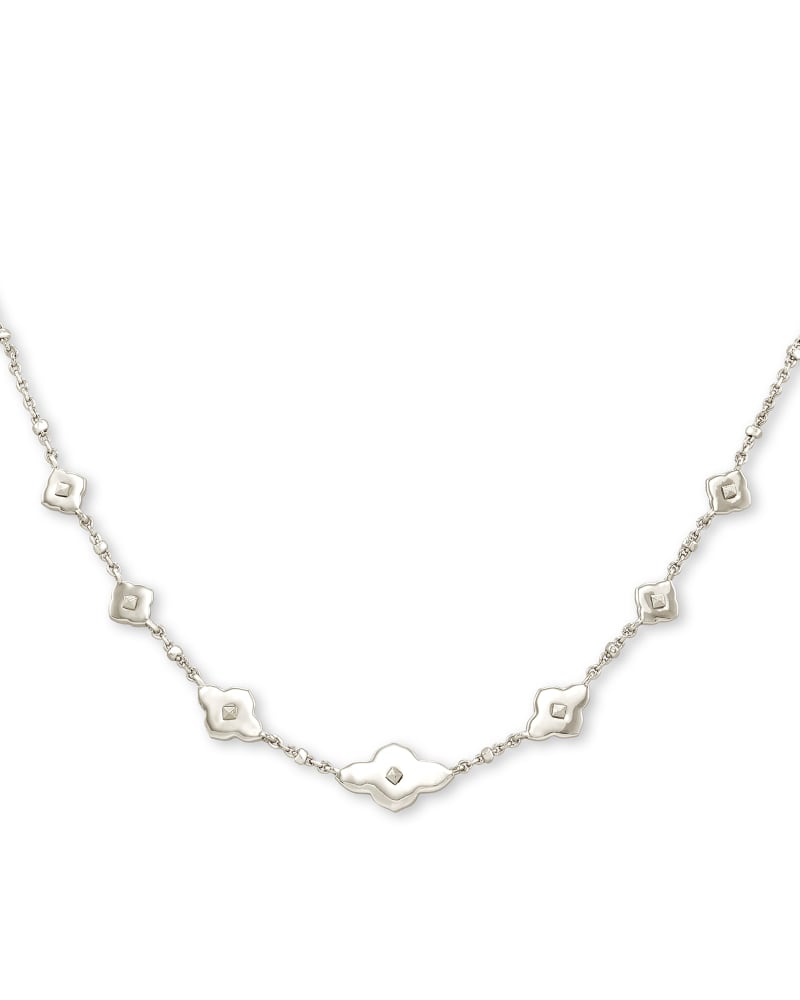 The Dos and Don'ts of Pairing Necklaces With Clothes 2 img