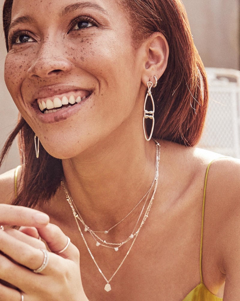 Fallyn Linear Earrings image number 1