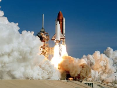スペースシャトル「ディスカバリー号」初号機打ち上げ - ケネディ