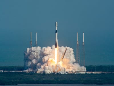 SpaceX ファルコン9号 × Starlink 精密完成モデル SpaceX Falcon 9 Starlink 12-24 - Kennedy Space Center