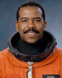 Bernard Harris headshot