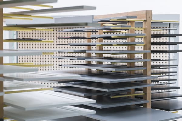 Opslag van natuursteen werkbladen