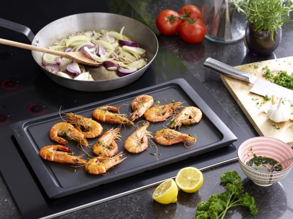 Gamba's op de grillplaat met groentes