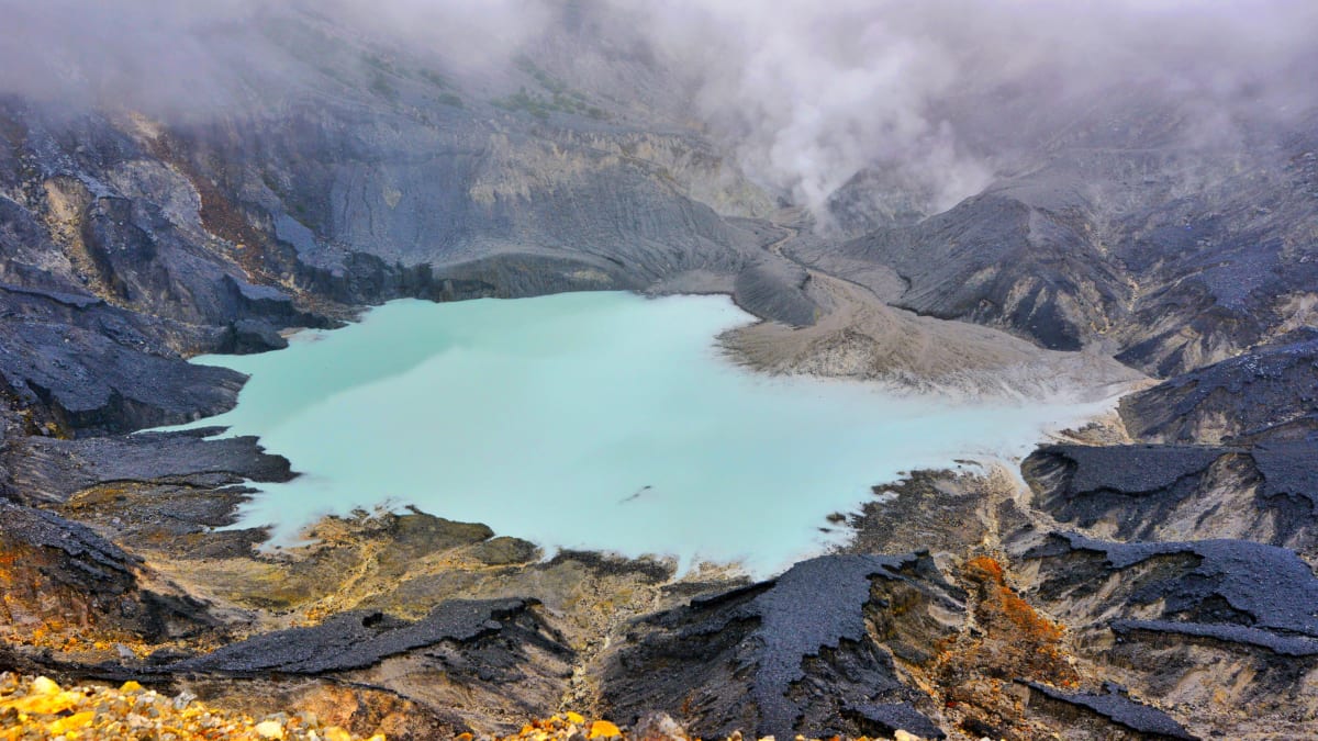 Bandung X Jakarta X Mount Tangkuban Perahu Tour & Shopping With Tripfez