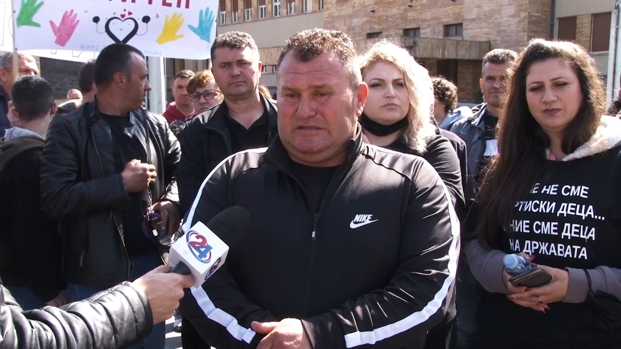 Телевизија 24: Протест на родители на деца со попреченост