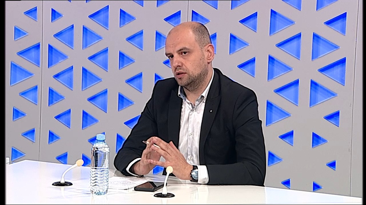 Телевизија 24: Стефановски за ТВ 24: Кај хибридните војни многу е тешко ...