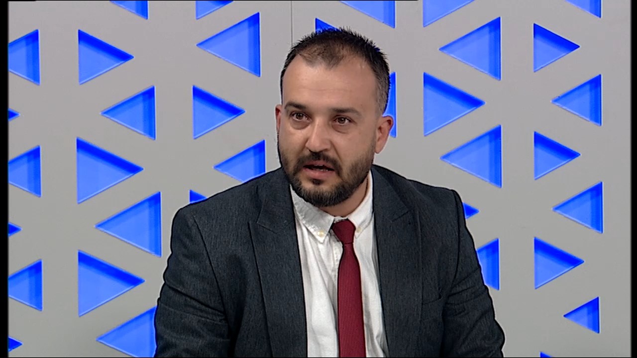 Телевизија 24: Лефков за ТВ 24: Со поканата за средба Рама се обидува ...