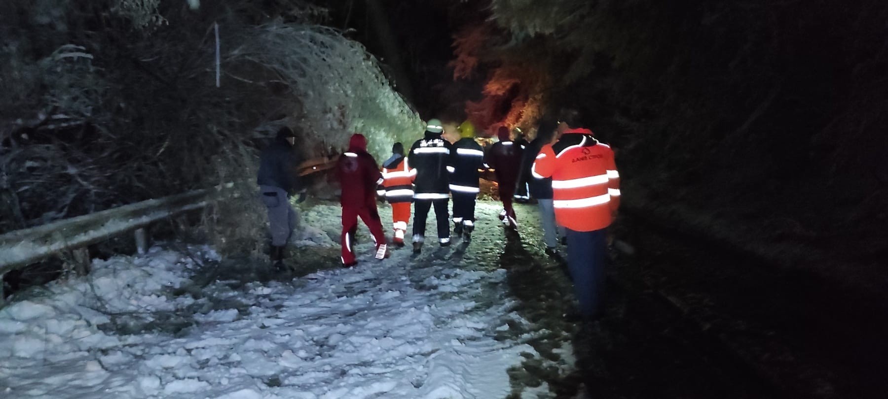 Телевизија 24: Успешна спасувачка акција: Извлечени неколку лица кои со ...