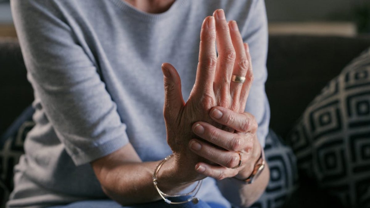 Hand Arthritis Causes and Treatment Options Hand Arthritis Causes and Treatment Options - hand arthritis