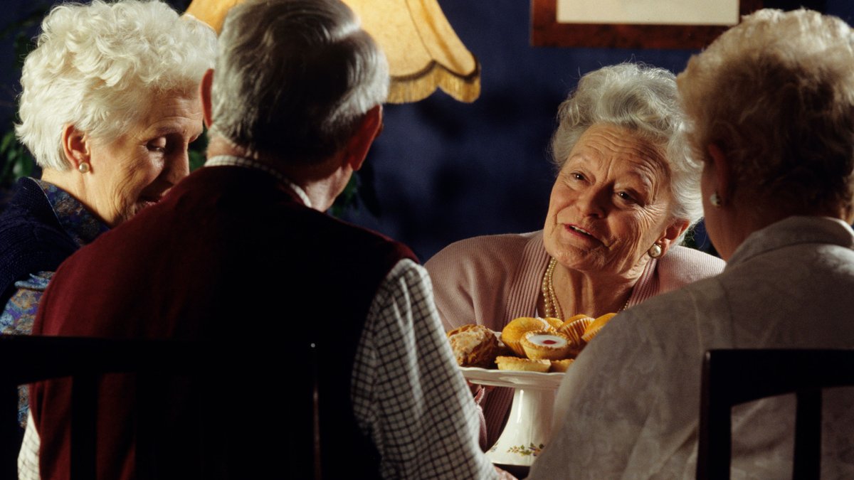 Seniors Embrace 'Golden Girls' Housing Model Seniors Embrace 'Golden Girls' Housing Model - seniors share home