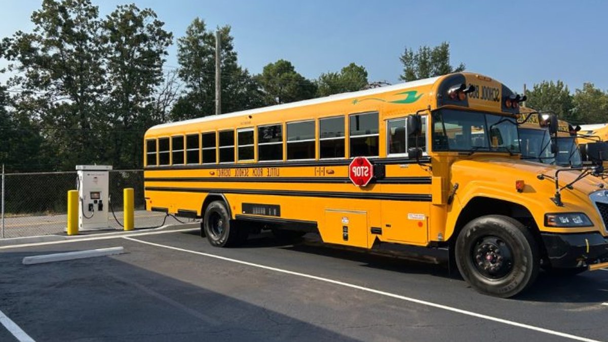 Arkansas schools cut costs with electric buses - electric buses