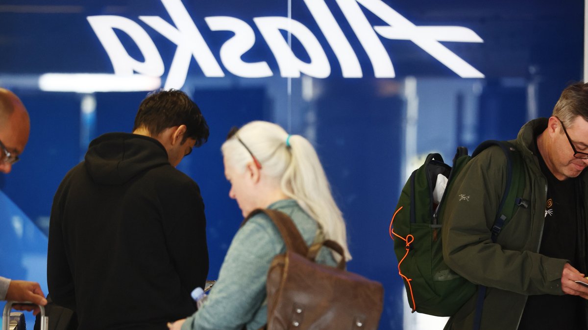 Alaska Airlines passenger denied boarding twice over paperwork - green card boarding