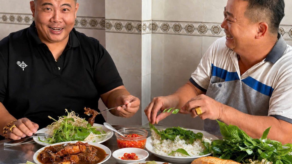 Mekong Delta diners flock to chicken curry - chicken curry