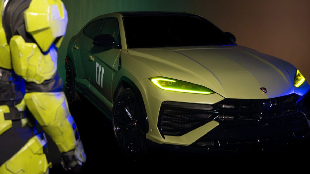 Lamborghini unveils $400 Master Chief Urus - master chief urus