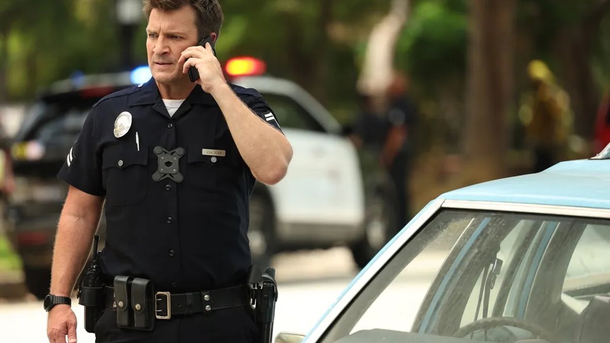 Nathan Fillion Discloses Knee Injury That Halted Stunts - nathan fillion knee injury