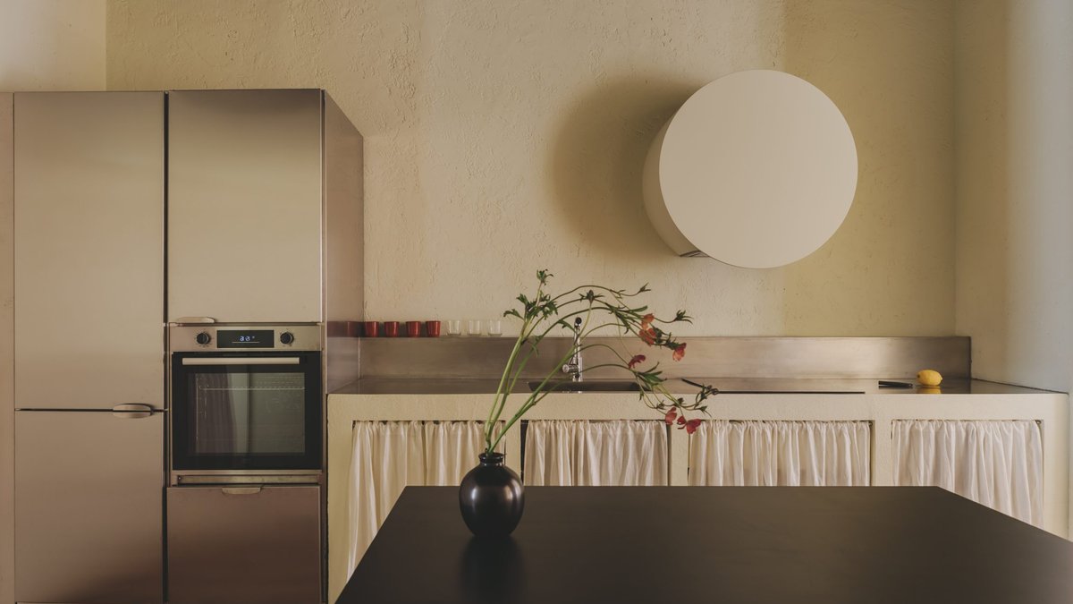 Punk love story revives Madrid apartment Punk love story revives Madrid apartment - punk design