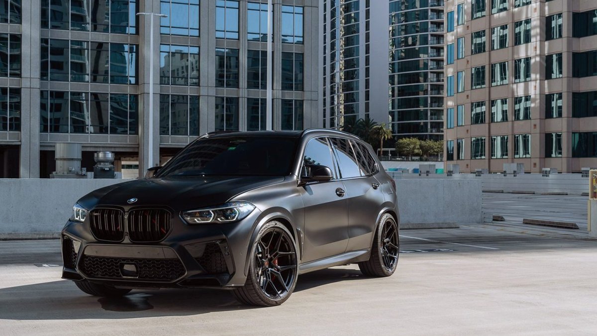 Frozen Black BMW X5 M on display - bmw x5 m