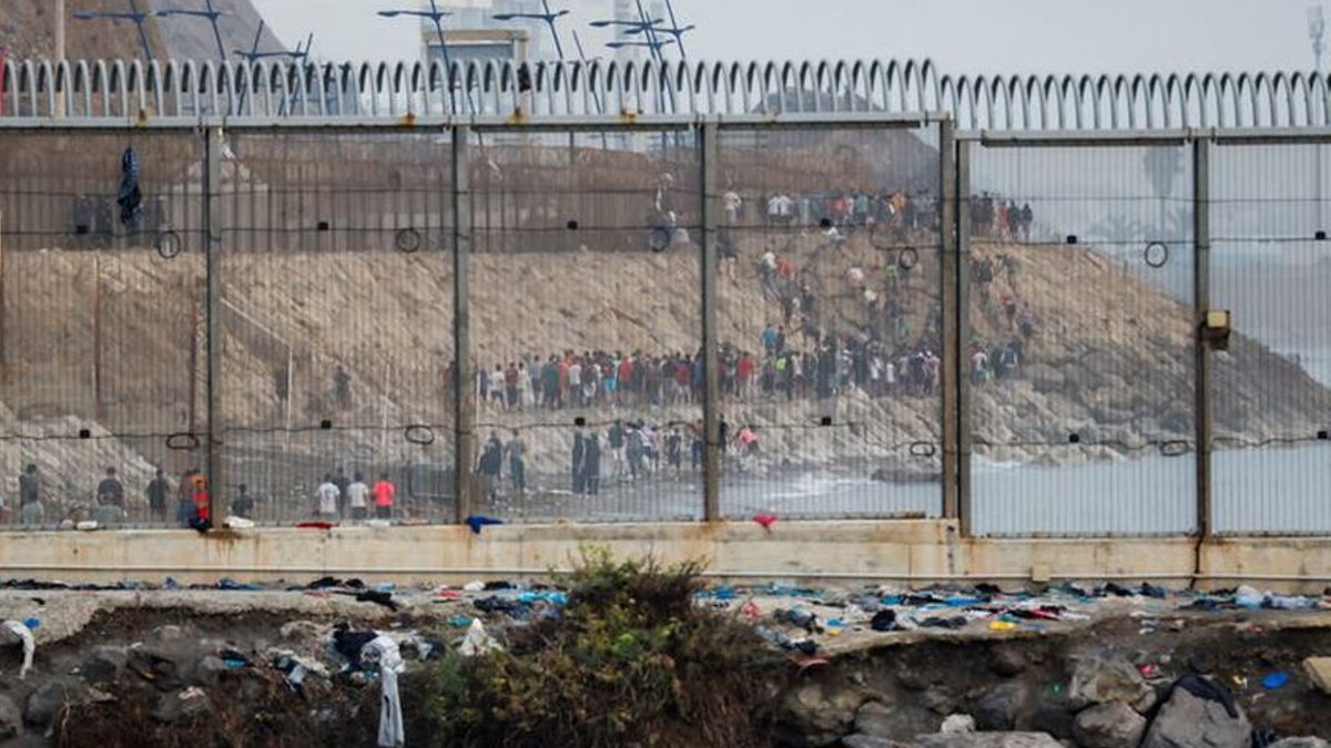 Floating barrier installed in Ceuta after calm night - floating barrier