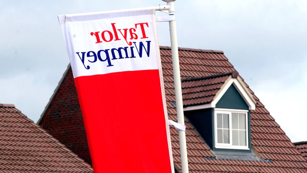 Taylor Wimpey cuts profit forecast amid slowdown - profit forecast