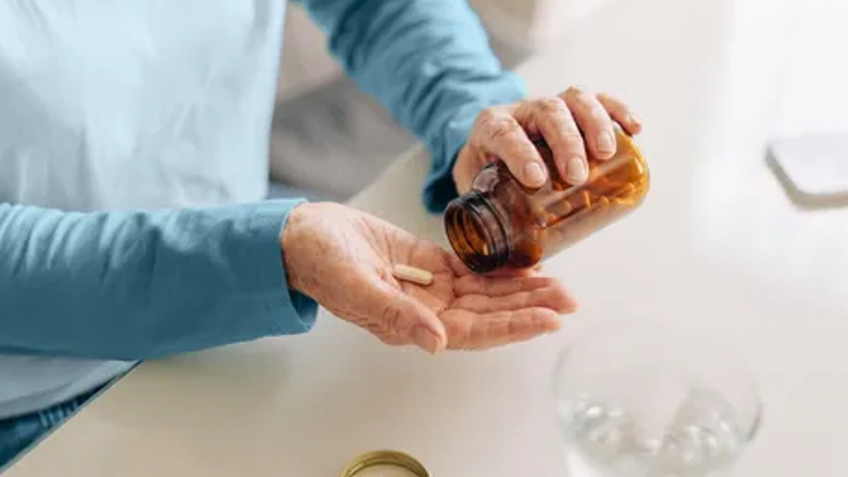 Multivitamin May Aid Aging, Study Finds - multivitamin aging