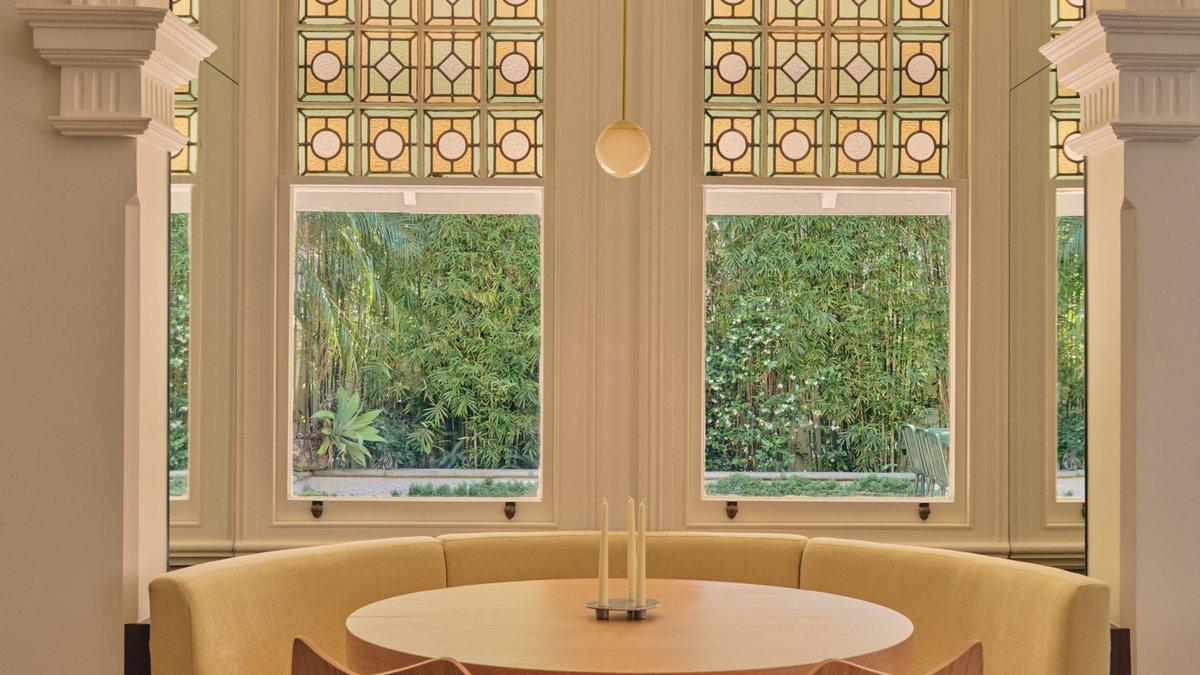 Historic apartment blends old charm with modern style Historic apartment blends old charm with modern style - historic apartment
