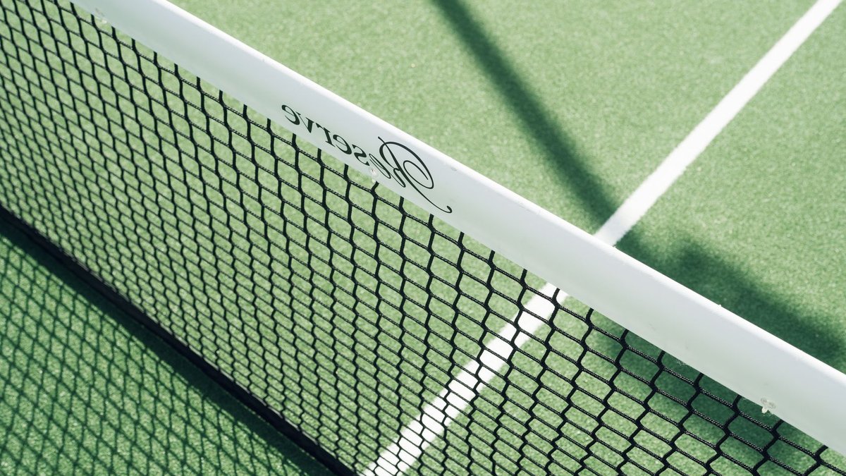Wimbledon begins on historic grass courts Wimbledon begins on historic grass courts - wimbledon grass courts
