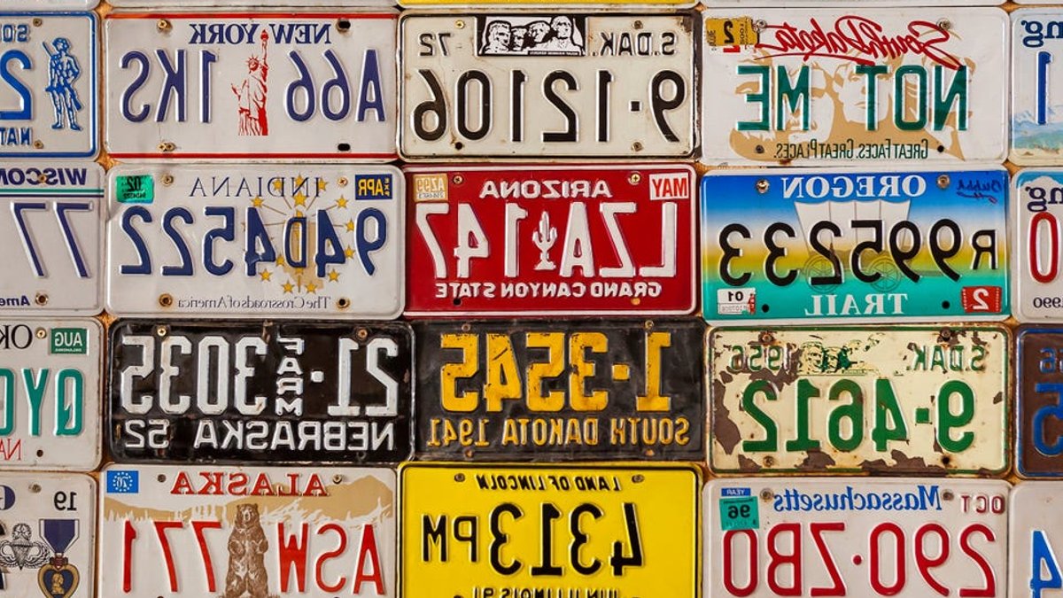 Police cameras track license plates across cities