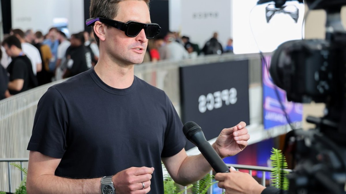 Snap CEO dodges Specs preorder questions on earnings call Snap CEO dodges Specs preorder questions on earnings call - specs preorder demand