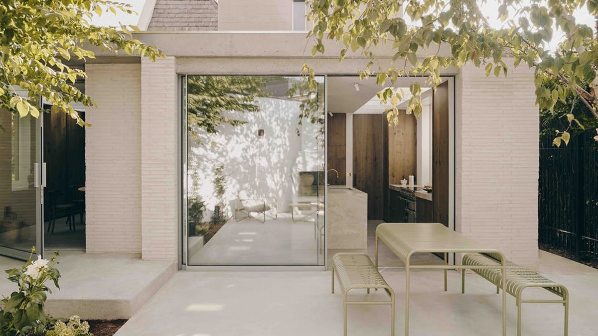 London cemetery house becomes a family home London cemetery house becomes a family home - london cemetery house