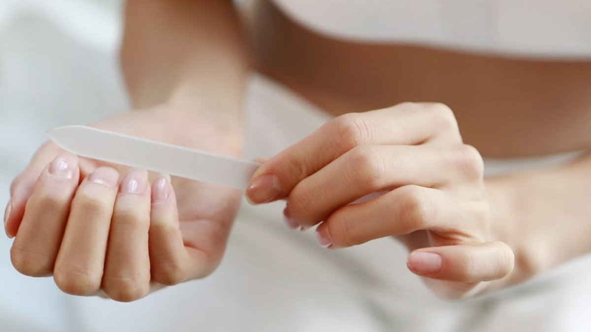 Dermatologists explain white spots on nails - white nail spots