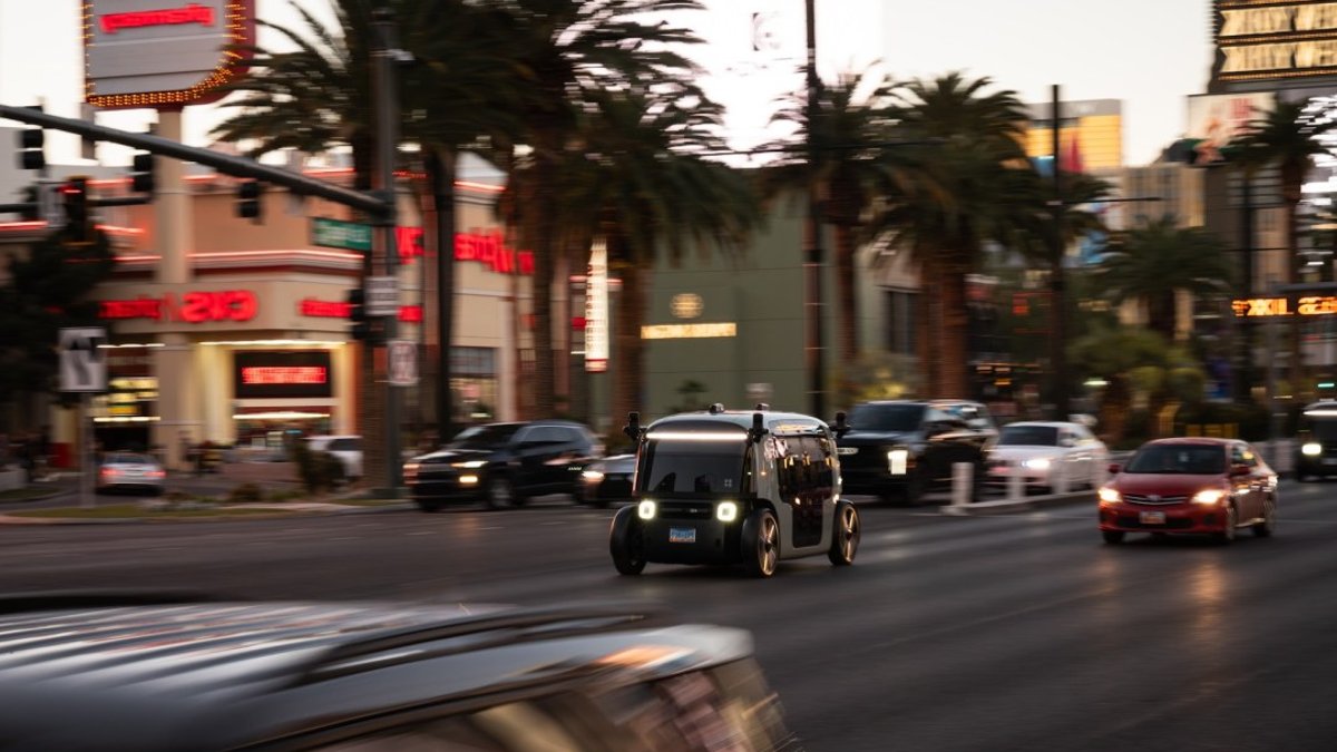 Zoox revs up as Uber expands driverless fleet Zoox revs up as Uber expands driverless fleet - driverless taxi