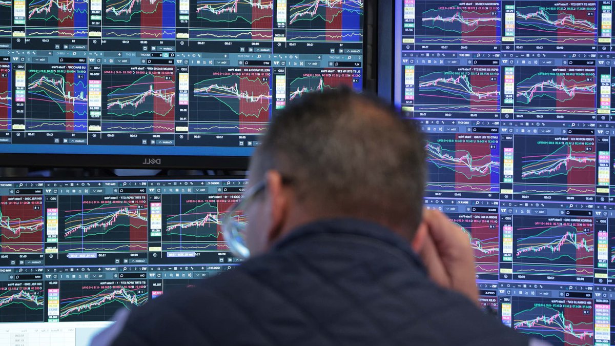 ETF Investors Turn To Risk Assets Amid Uncertainty - clo etfs