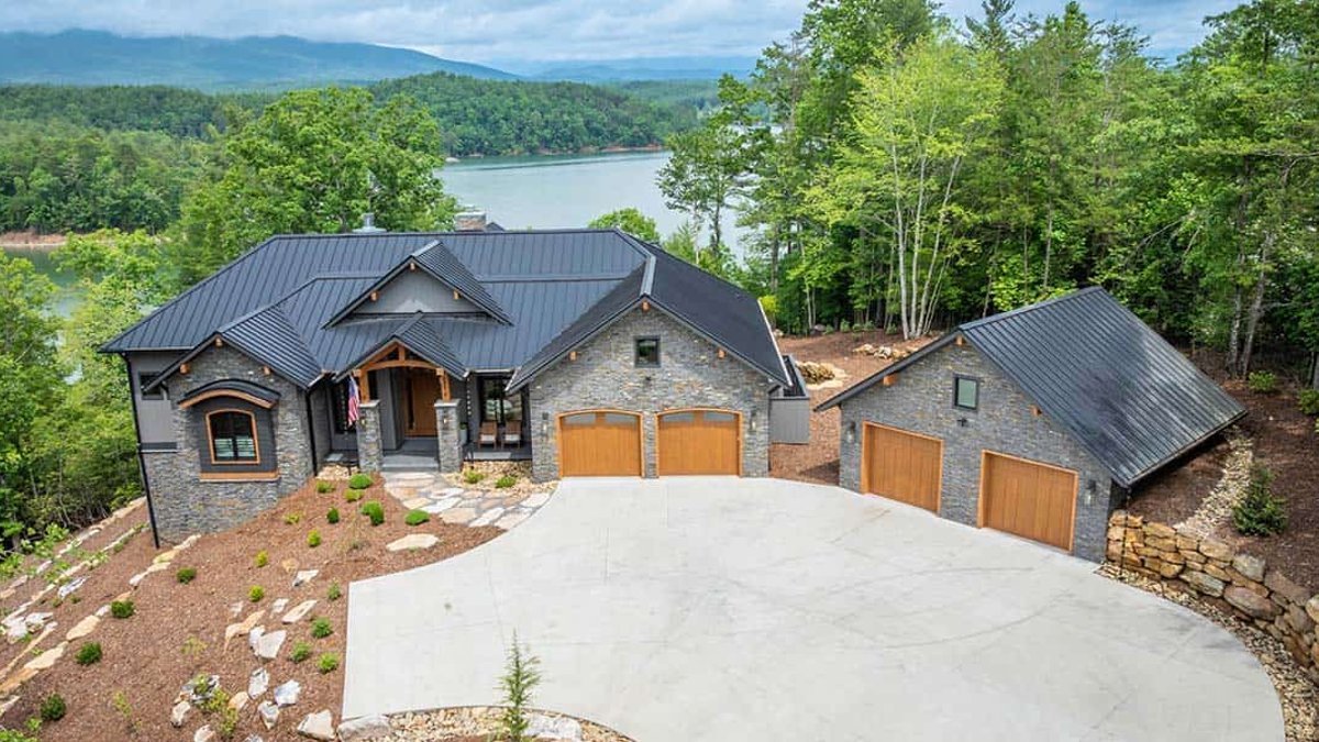 Blue Ridge Mountains lake house for sale - lake house